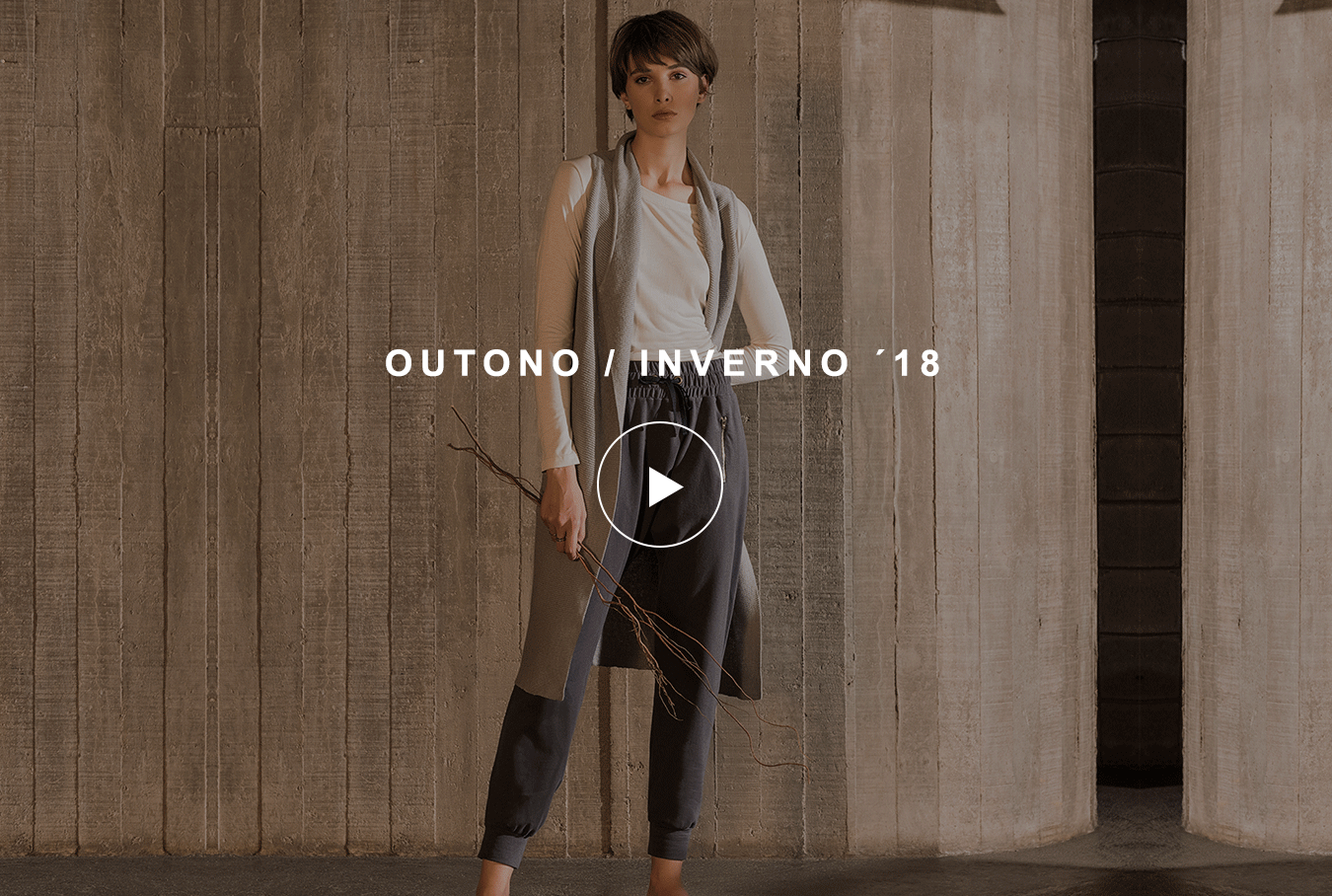 Resultado de imagem para GIF DE TROCA DE LOOKS