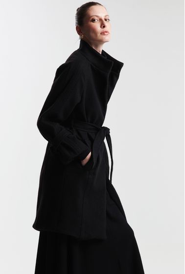 casaco-sobretudo-la-preto-lateral